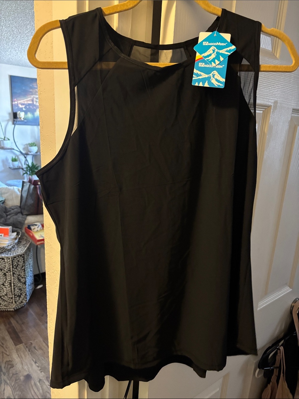 Black Sleeveless Mesh-Yoke Women's Workout Tank